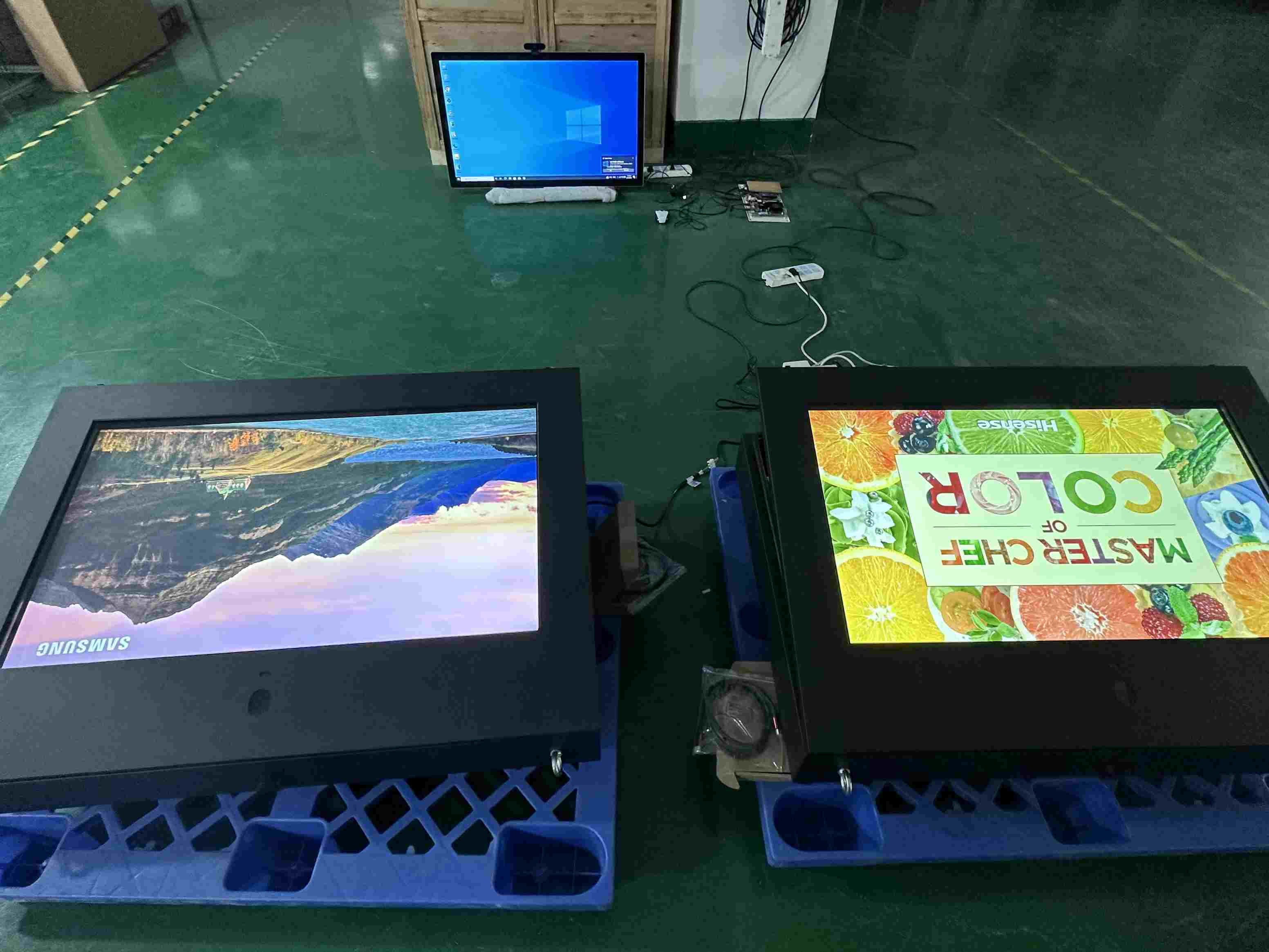 Outdoor 43 Montowany na ścianie 2500 NITS KIOSK 4K MONITOR