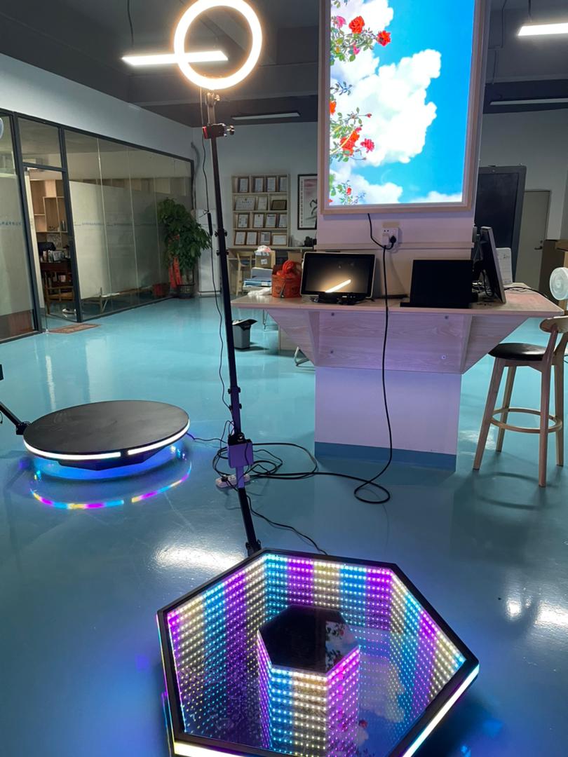 Obracający się holograficzny wyświetlacz 3D Automatyczne 360 ​​stopni selfie Booth